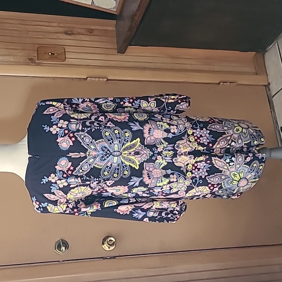 LOFT Shift Dress - Picture 2 of 6